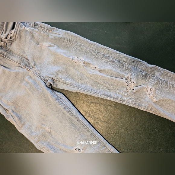 Outfit for Girls - Levi Jeans and Nike T-shirt - Picture 5 of 11